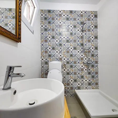 Robinson Borik Bogomolje