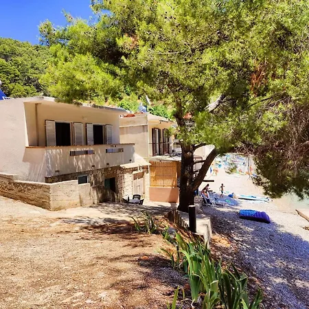 Robinson Borik بيت للعطل